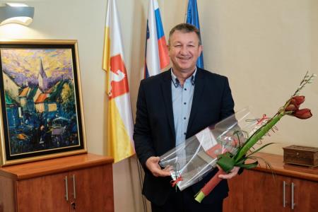 gš