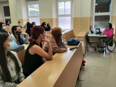 Vozim_vendar_ne_hodim